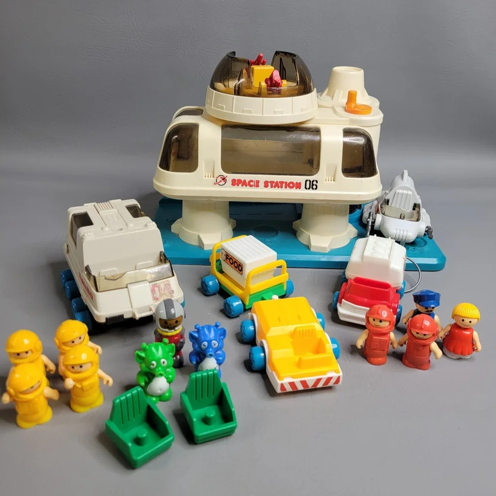 Vintage 1984 Playworld Toys Lil Playmates Space Station Vehicles & Figures Set